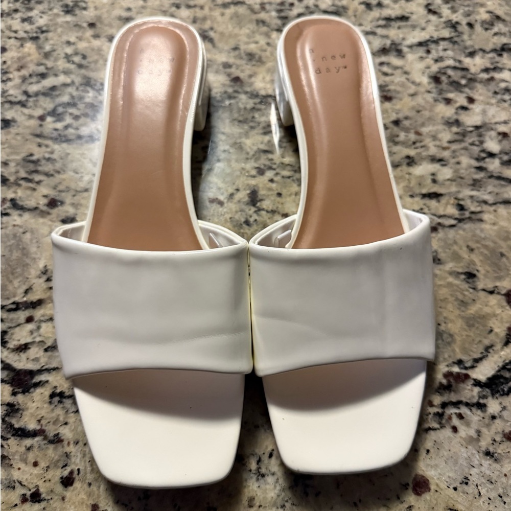 EUC Women’s White Patent Slide Sandals